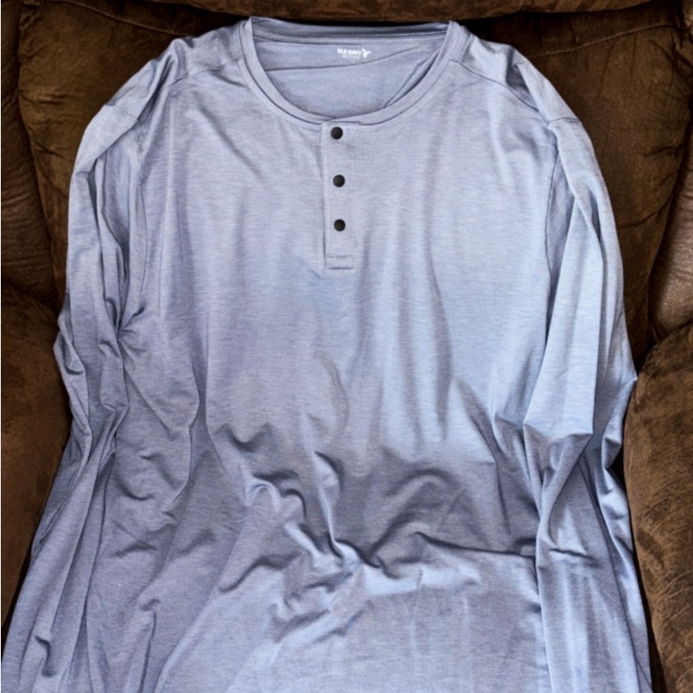 Men's Blue Old Navy long sleeved Shirt
